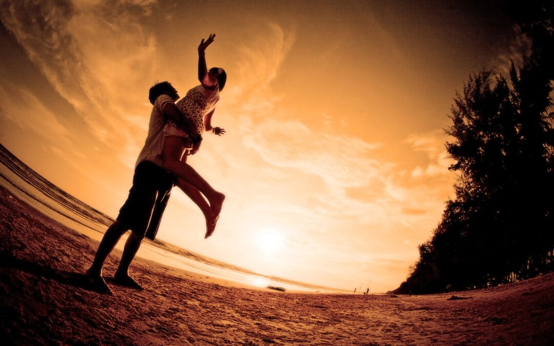 happiness and romantic Scene of love couples on the Beach